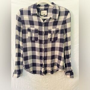 Forever21 women small plaid navy and white button up shirt Light-weight material
